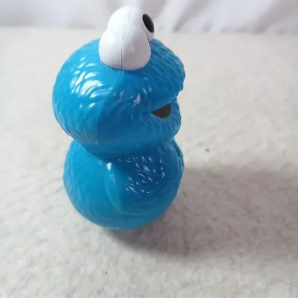 Sesame Street Cookie Monster Wobble Figure 2.5" Blue Plastic Toy - Picture 2 of 10